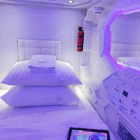Met A Space Pod @Phrom Phong بانكوك المظهر الخارجي الصورة