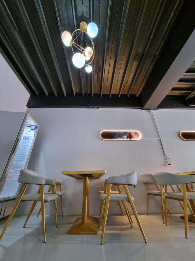 Met A Space Pod @Phrom Phong بانكوك المظهر الخارجي الصورة