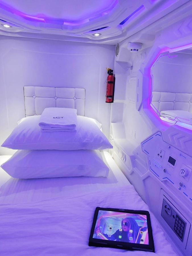 Met A Space Pod @Phrom Phong بانكوك المظهر الخارجي الصورة